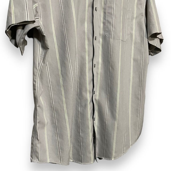 Denver Hayes Never Iron Button‎ Up short sleeve top - Picture 3 of 8